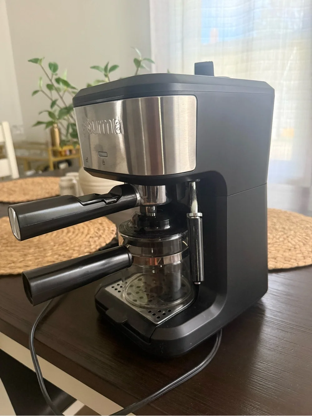 Gourmia 4-cup Espresso Machine with Steam Wand